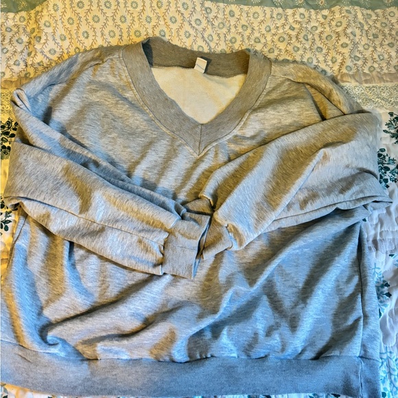 Elegant Gray V-Neck Women's Sweater - Picture 1 of 3